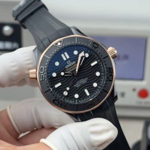 OR-Omega Seamaster / "8806 Integrated Movement" with fish scale pattern / 55-hour power reserve / ceramic case.